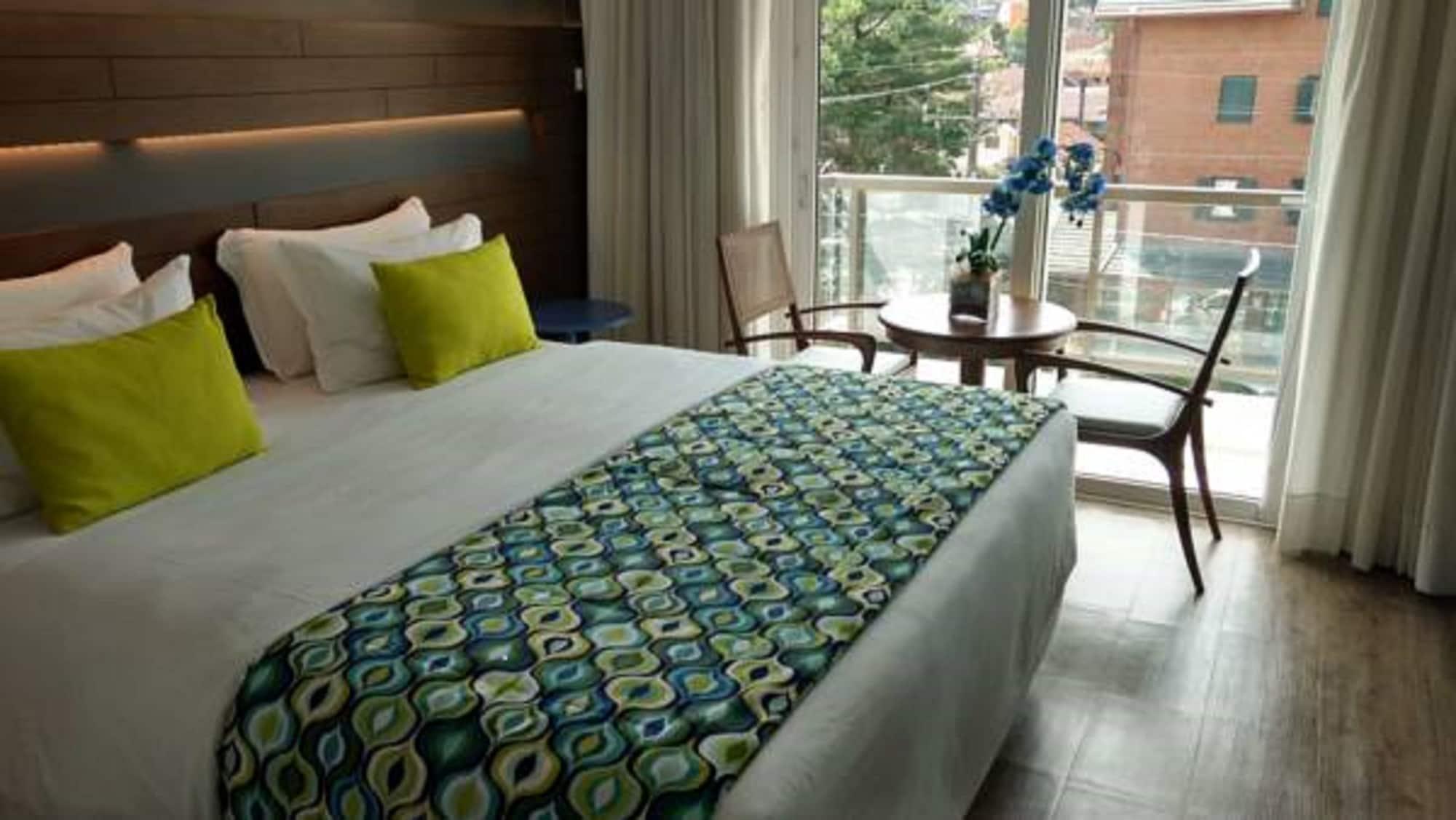 Cercano Hotel 4*